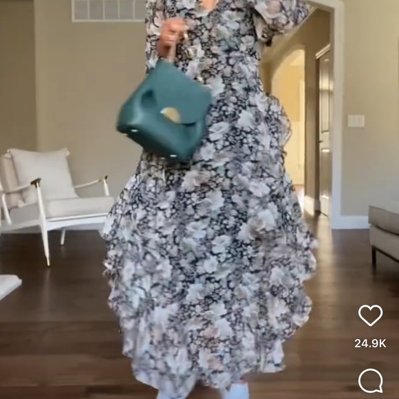 ASTR the Label Raleigh Midi Dress in Black Multi Floral - Picture 4 of 6